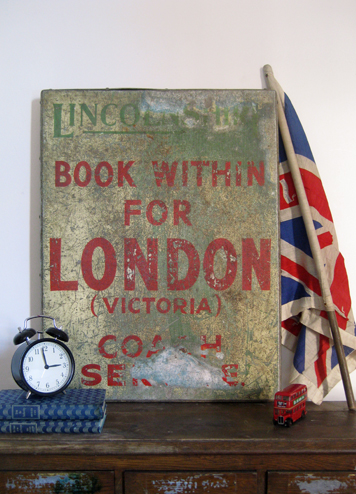 LONDON_COACH_SIGN_MAIN